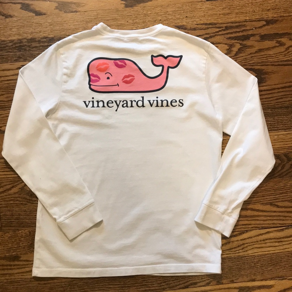 Adorable Vineyard Vines girls tee!
